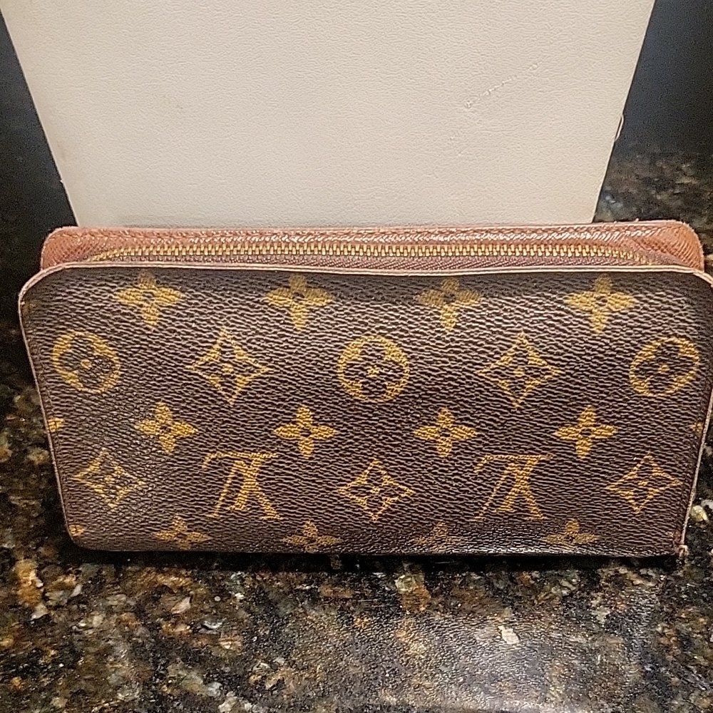 Louis Vuitton Brown and Gold Monogram Clutch - Picture 2 of 11